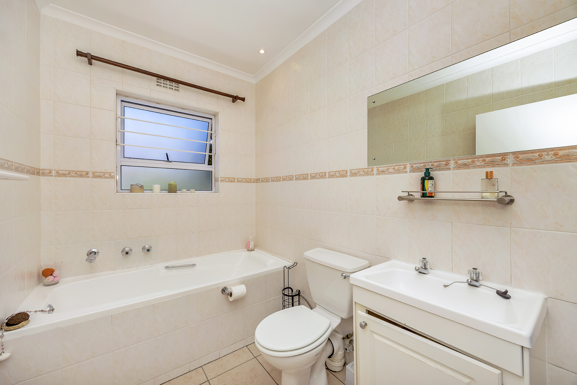 To Let 3 Bedroom Property for Rent in Sunningdale Western Cape